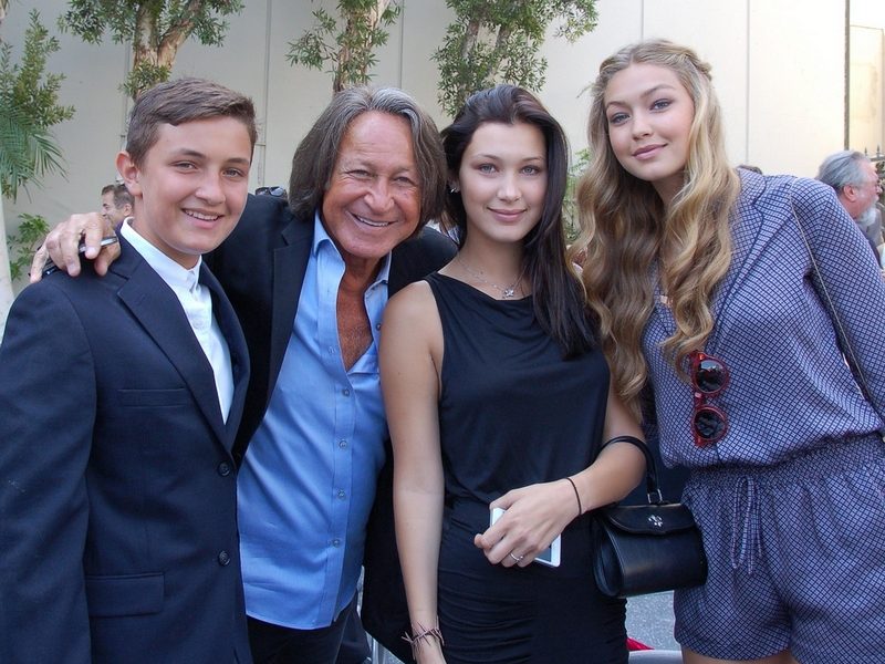 Familienfoto von Modell, engaged to,erkennt für IMG Models & Real Housewives of Beverly Hills.
  