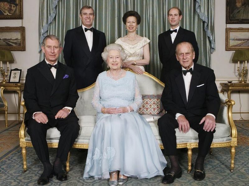 Queen Elizabeth II family: parents, siblings, husband, kids and grandchildren