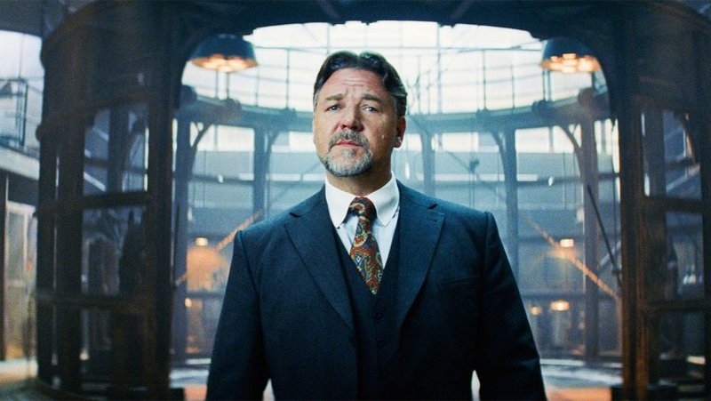 Russell Crowe's family: parents, siblings, wife and kids