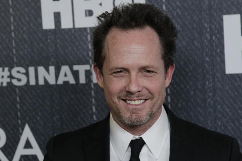 Dean Winters' family: mother, father, siblings, wife and kids