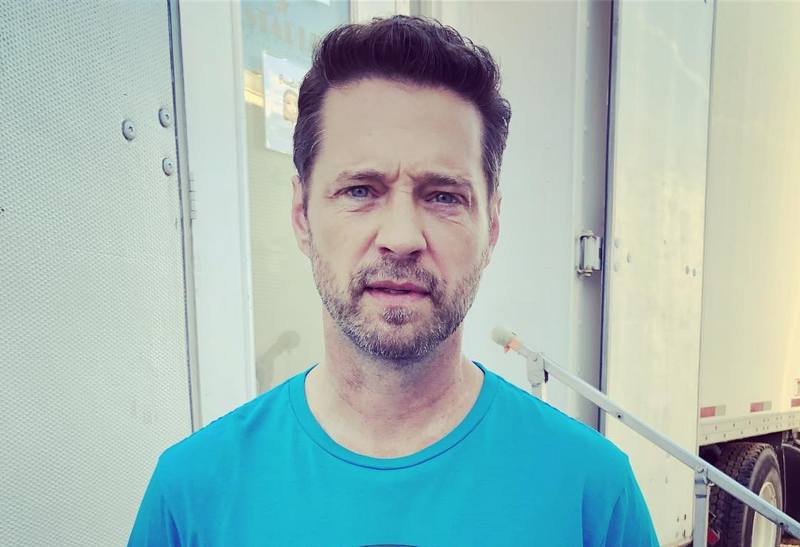 Jason Priestley's family: parents, siblings, wife and kids