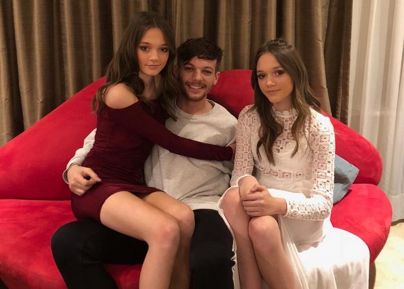 Louis Tomlinson siblings - twin half-sister Daisy and Phoebe Tomlinson